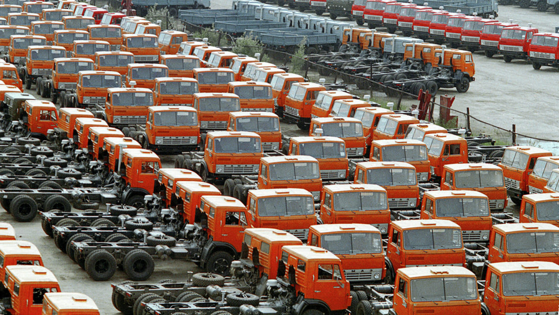 "Камаз" приостановил выпуск грузовиков