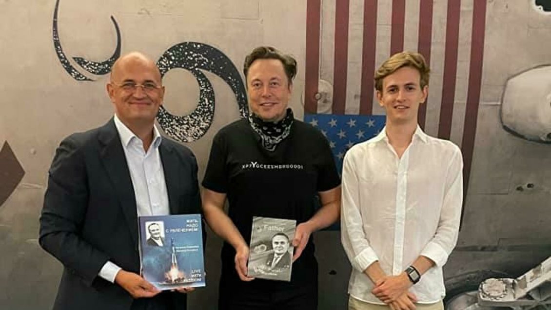 Маск ответил на приглашение Рогозина в Россию