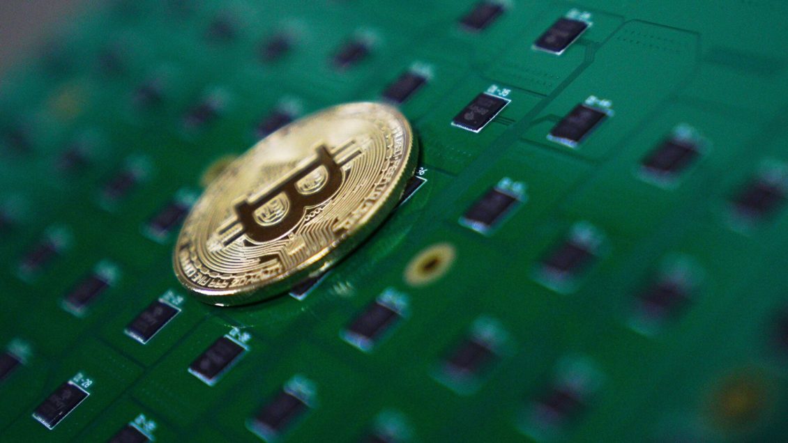 Названы характеристики стран, где могут признать биткоин