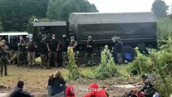 Польские пограничники спасли из болота на границе с Белоруссией восьмерых нелегалов