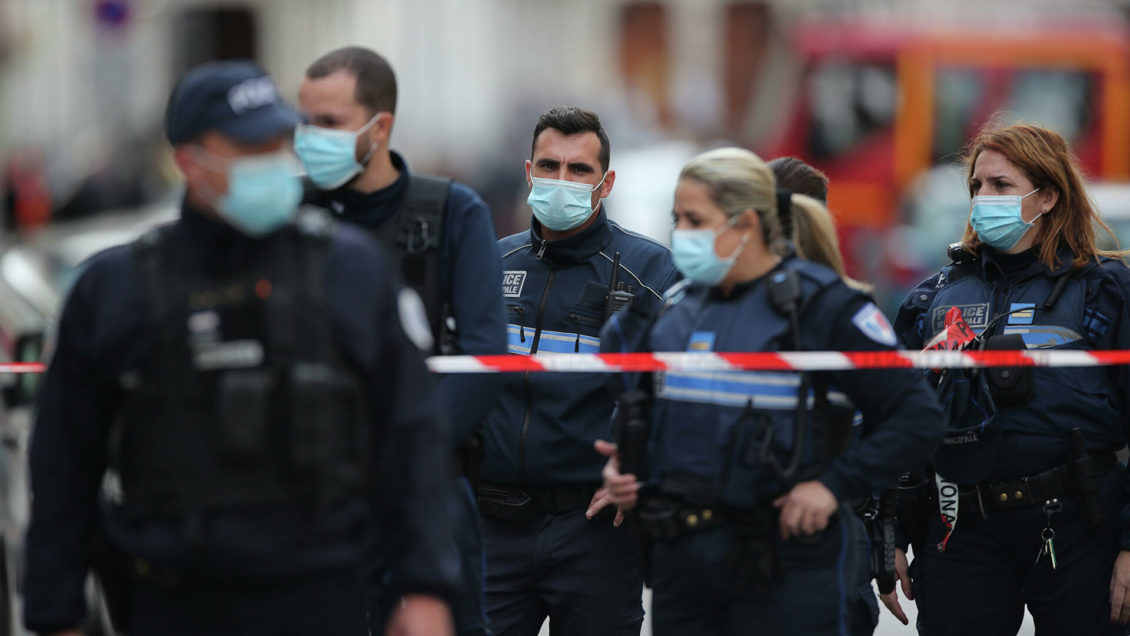 В Париже десятую субботу подряд проходят манифестации против санитарных пропусков В Париже десятую субботу подряд проходят манифестации против санитарных пропусков