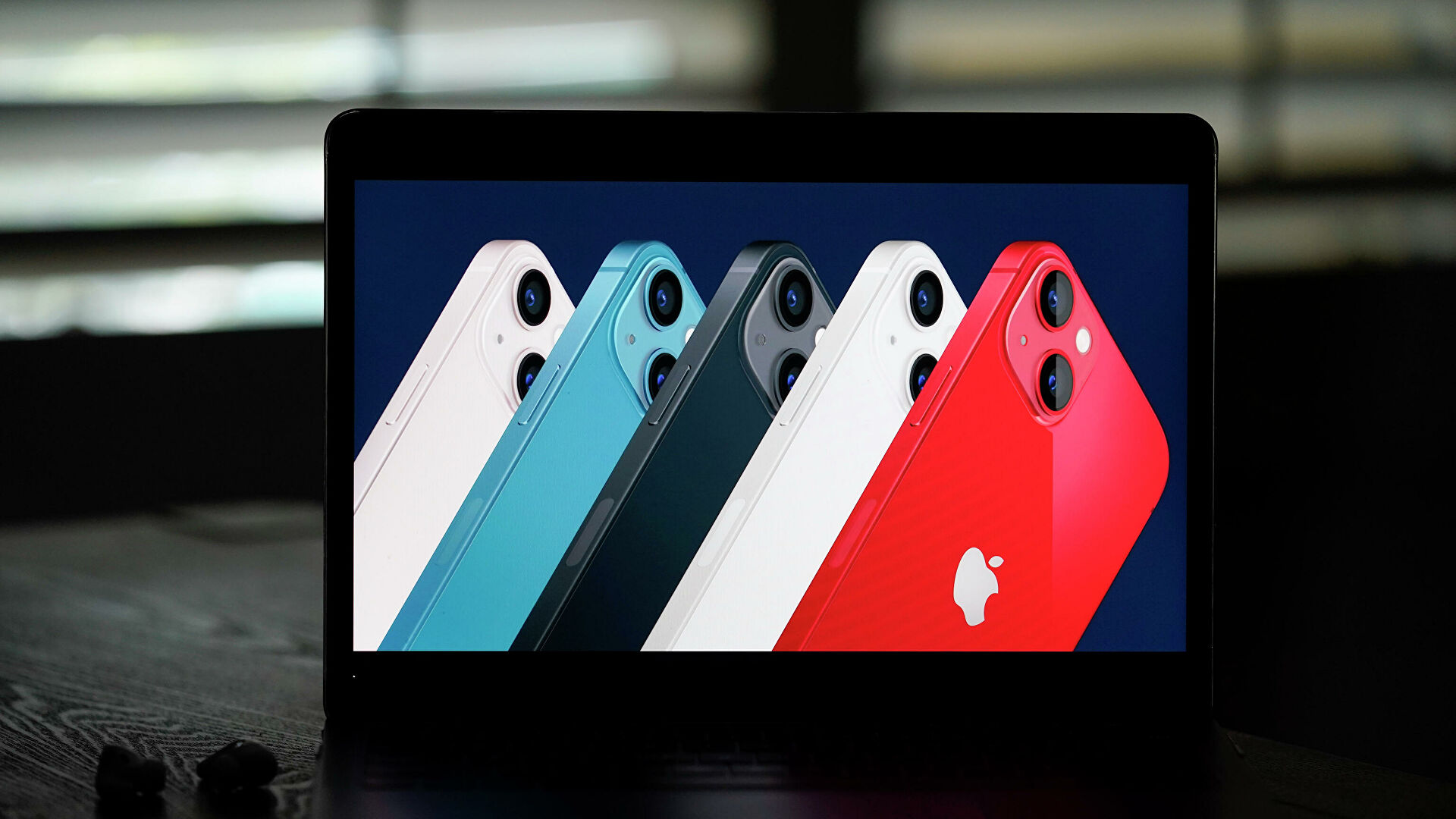 У магазина на Тверской в Москве выстроилась очередь за новыми iPhone 
