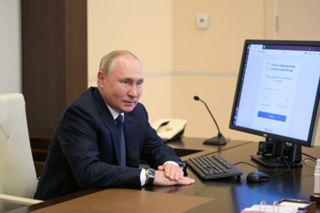 Путин назвал «мрачноватой» шутку Жириновского о смехе перед арестом