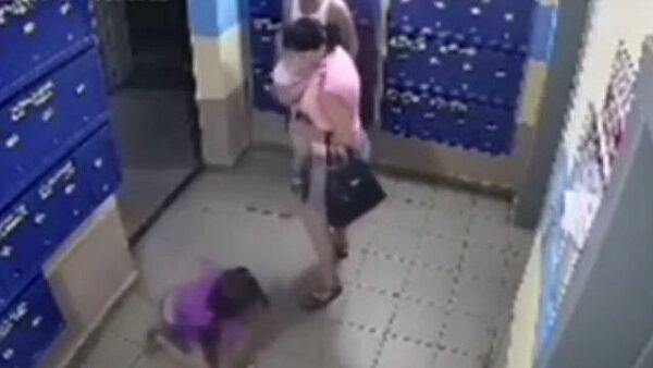 В Ленинградской области взяли под стражу отца, избивавшего троих детей В Ленинградской области взяли под стражу отца, избивавшего троих детей