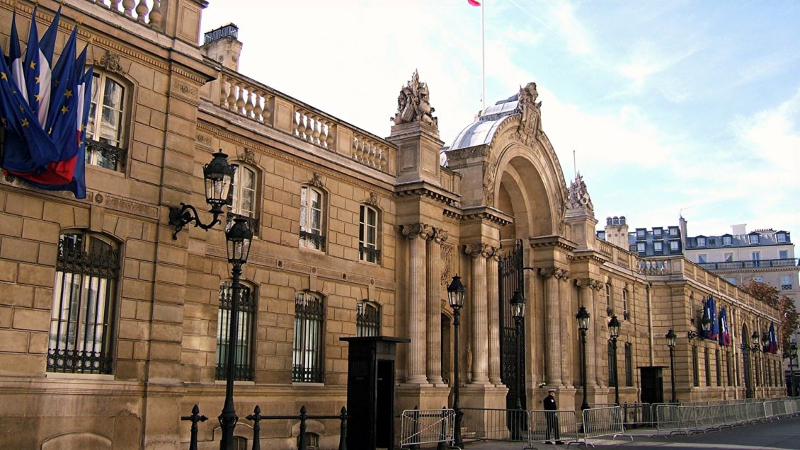 Франс Пресс: Париж ждет гарантий, прежде чем возобновить контакты с Канберрой