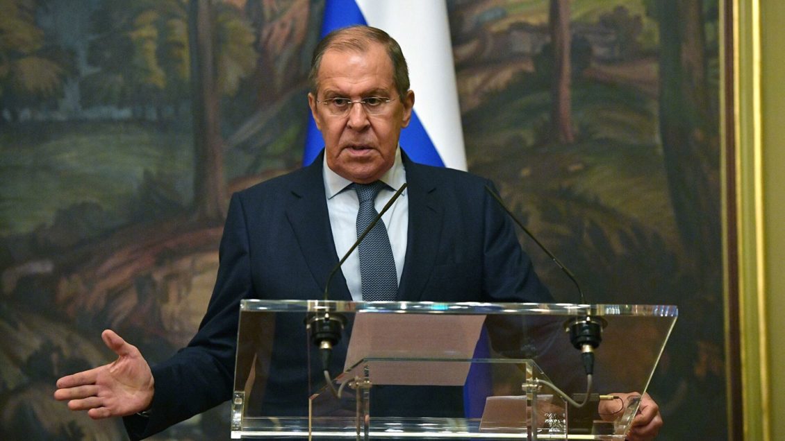 Глава МИД РФ Сергей Лавров назвал слова президента Украины "не заслуживающими внимания" Глава МИД РФ Сергей Лавров назвал слова президента Украины "не заслуживающими внимания"