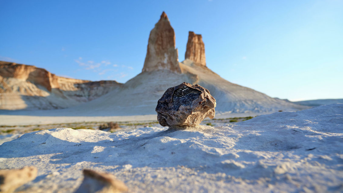 Ученые нашли в Атлантике затонувший континент. На него претендует Исландия Ученые нашли в Атлантике затонувший континент. На него претендует Исландия