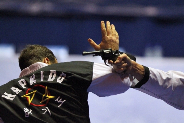 Верховный суд России защитил право человека на самооборону Верховный суд России защитил право человека на самооборону