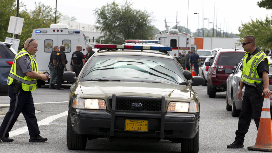 Milwaukee Journal Sentinel: в США на рождественском параде водитель въехал в толпу Milwaukee Journal Sentinel: в США на рождественском параде водитель въехал в толпу