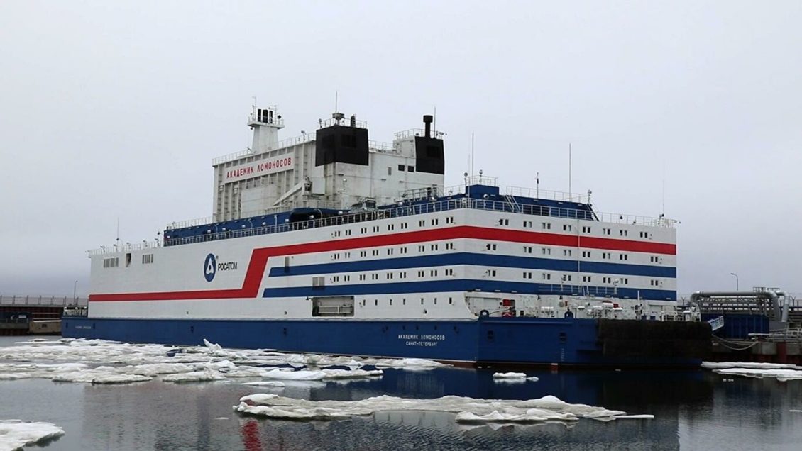 Читатели Daily Mail признали, что Россия с плавучей АТЭС обогнала Запад "на много миль" Читатели Daily Mail признали, что Россия с плавучей АТЭС обогнала Запад "на много миль"