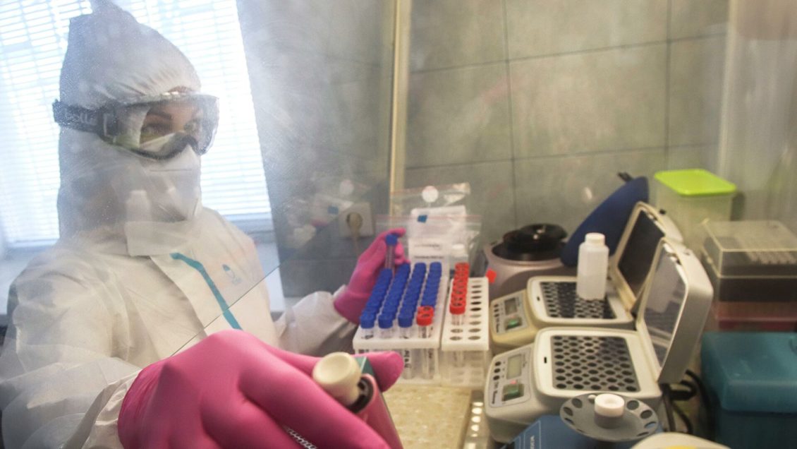 У 13 приехавших из ЮАР в Нидерланды людей выявили омикрон-штамм коронавируса У 13 приехавших из ЮАР в Нидерланды людей выявили омикрон-штамм коронавируса