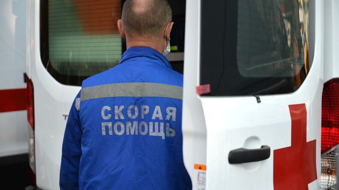 В Дербенте ищут мужчину, "прокатившего" полицейского на капоте машины В Дербенте ищут мужчину, "прокатившего" полицейского на капоте машины