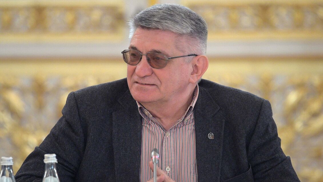 Сокуров прокомментировал слова Кадырова про спор с Путиным Сокуров прокомментировал слова Кадырова про спор с Путиным