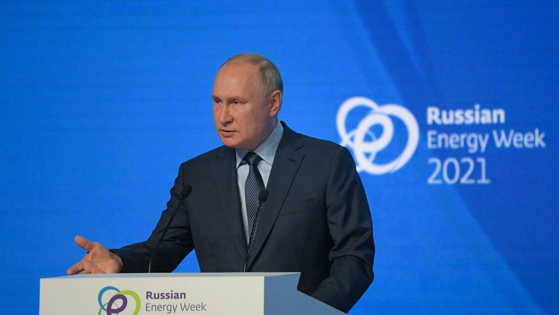 Путин по телефону обсудил с Вучичем поставки газа