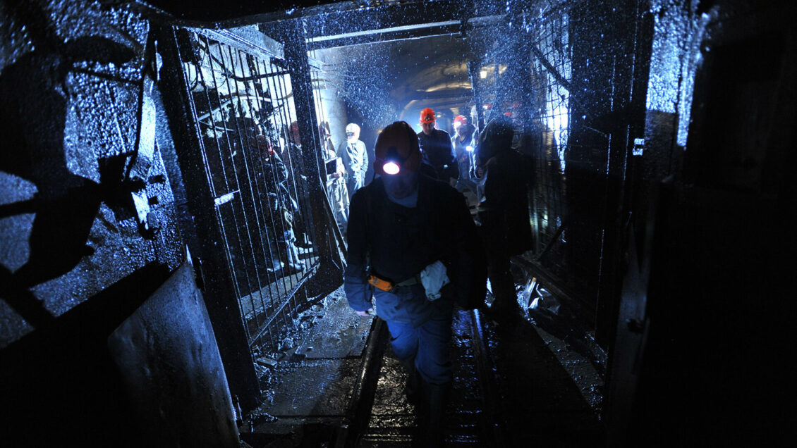 Новак призвал запретить новые лицензии для шахтной угледобычи Новак призвал запретить новые лицензии для шахтной угледобычи