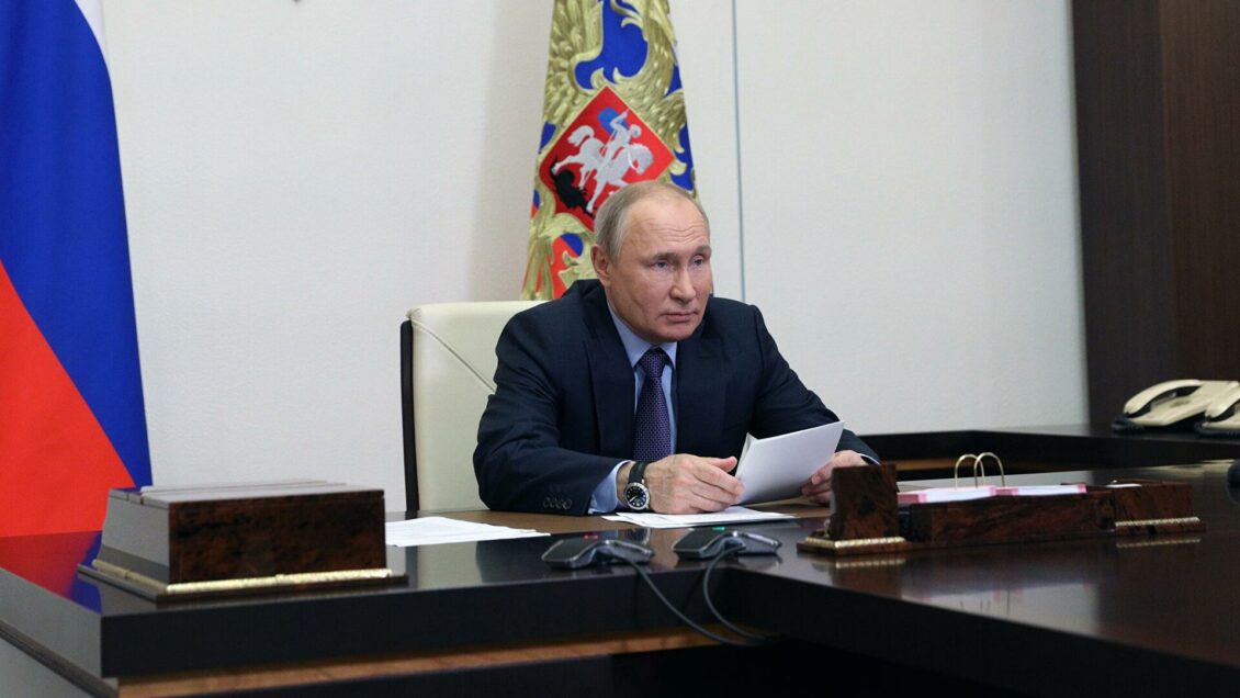 Срок отказа госслужащих от иностранного гражданства продлили до 2023 года Срок отказа госслужащих от иностранного гражданства продлили до 2023 года