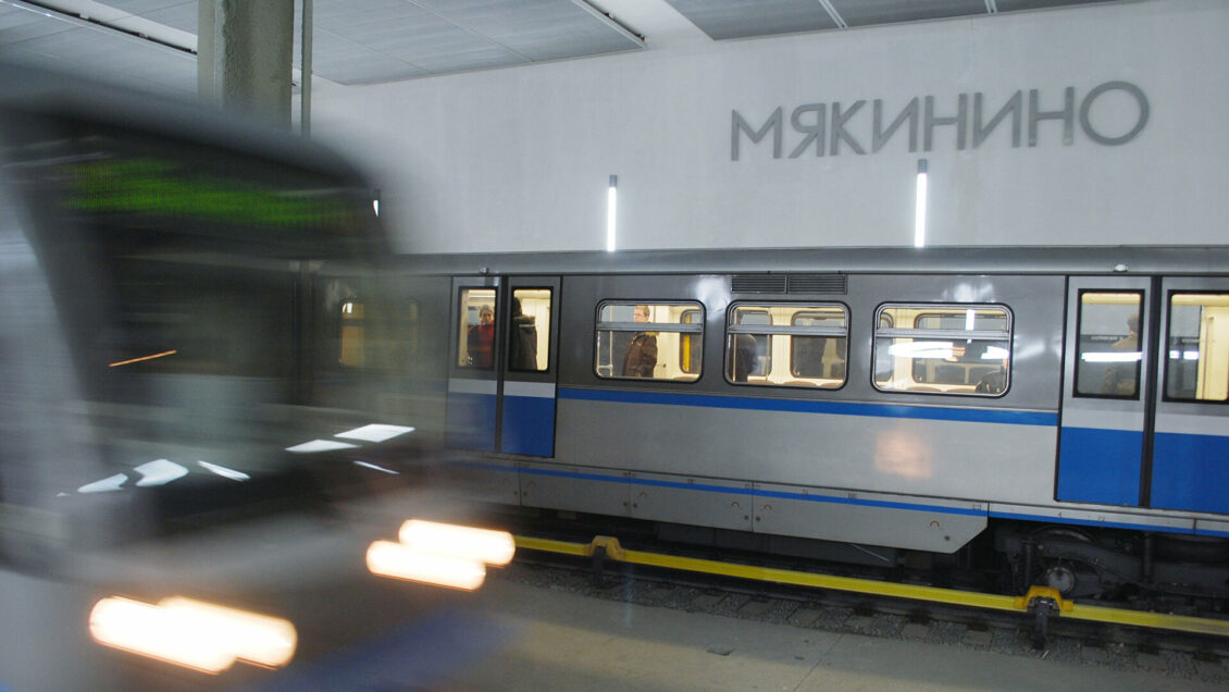 На синей ветке московского метро восстановили движение поездов 