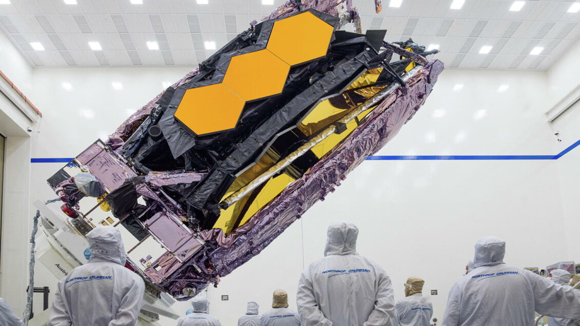 Новейший телескоп "Джеймс Уэбб" успешно раскрыл тепловой щит