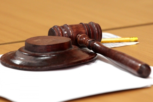 Суд прекратил дело москвички, отбивавшейся ножом от ревнивца