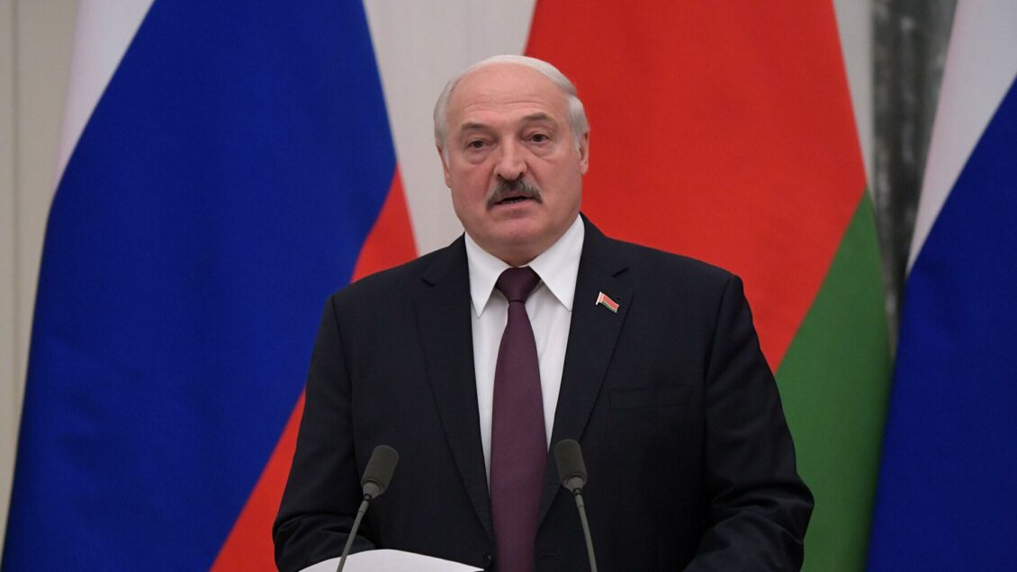 Глава Белоруссии Лукашенко подписал указ о созыве внеочередной сессии парламента 27 января Глава Белоруссии Лукашенко подписал указ о созыве внеочередной сессии парламента 27 января