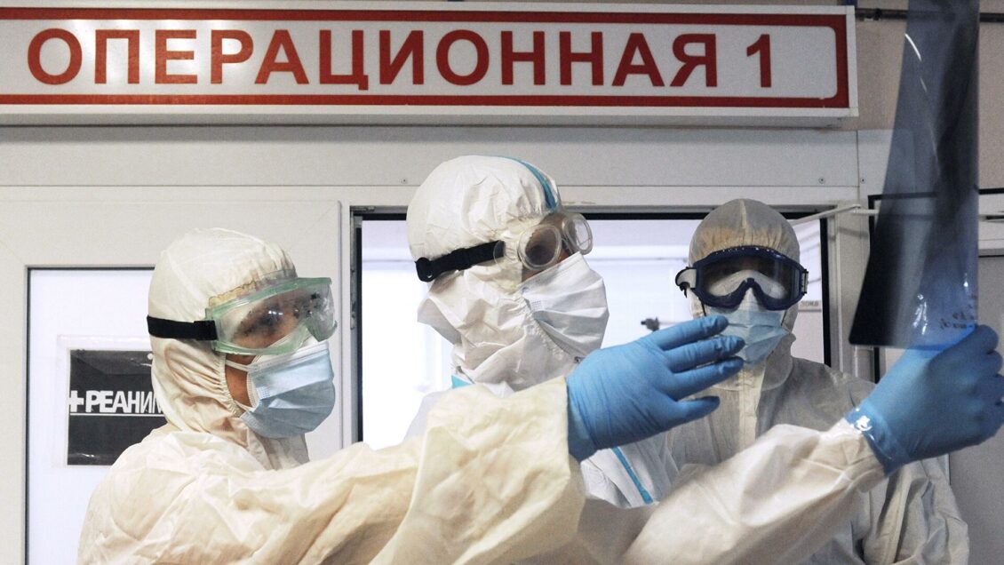 Россию накрывает волна COVID-19 из-за "омикрона": кто заболеет, симптомы