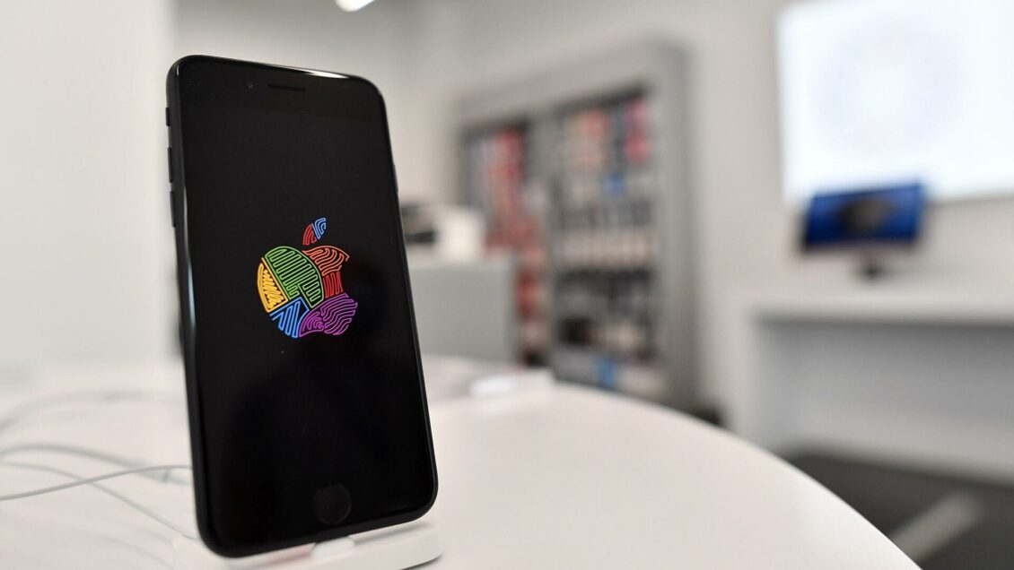 Дизайн бюджетного смартфона iPhone SE 2022 полностью рассекречен Дизайн бюджетного смартфона iPhone SE 2022 полностью рассекречен