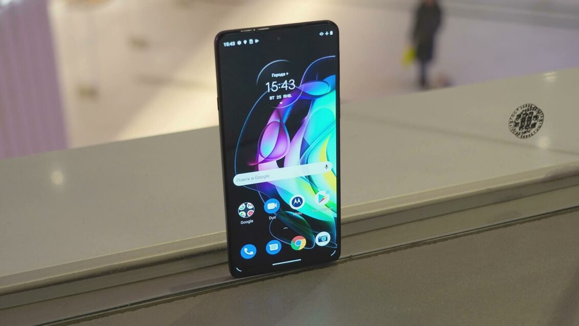 Moto привезла в Россию новый смартфон Edge 20