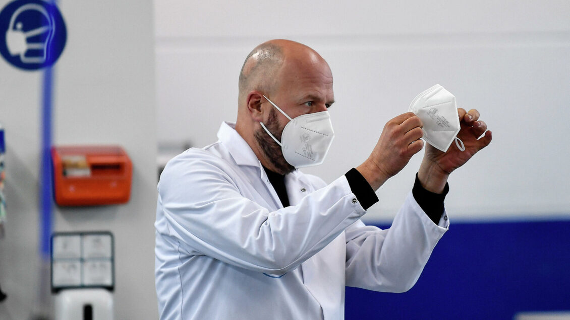 Сколько прививок защищают от омикрон-штамма