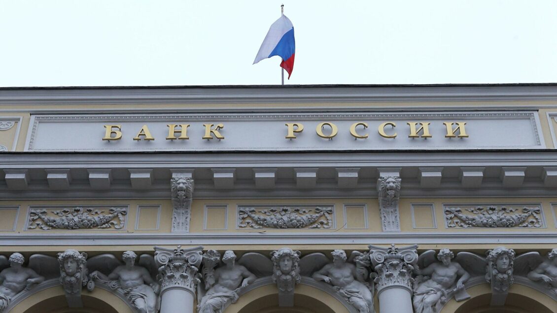 Банки не смогут выпускать новые карты Visa и Mastercard, заявил эксперт