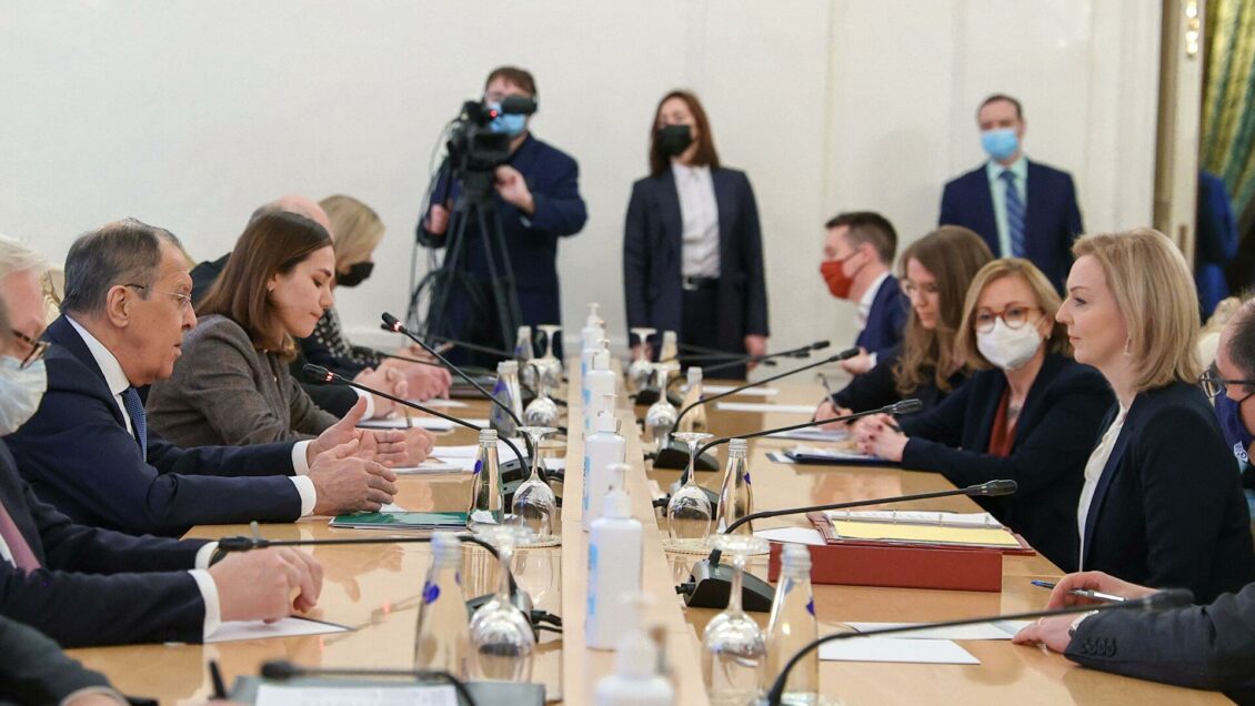 Лавров надеется обсудить с главой МИД Британии Трасс двусторонние отношения Лавров надеется обсудить с главой МИД Британии Трасс двусторонние отношения