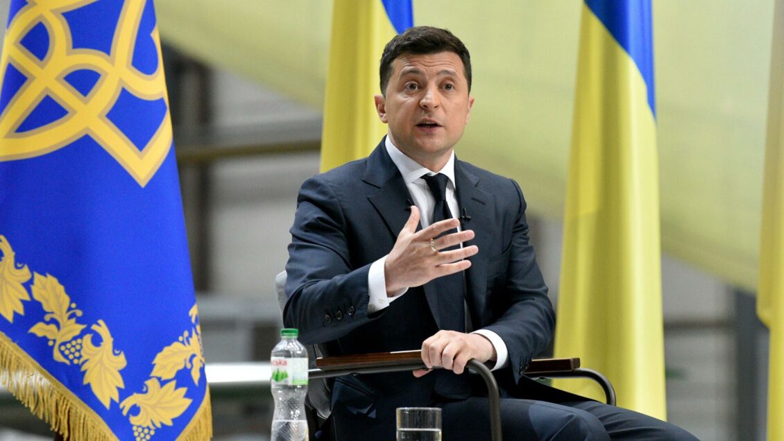 Зеленский заявил, что Киев подбирает различные форматы для диалога с Россией Зеленский заявил, что Киев подбирает различные форматы для диалога с Россией