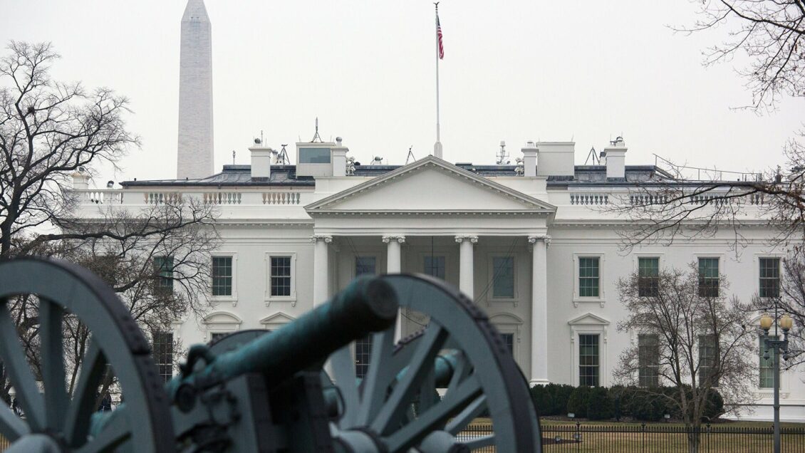 Associated Press: властям США все меньше доверяют из-за лжи и ошибок в их заявлениях Associated Press: властям США все меньше доверяют из-за лжи и ошибок в их заявлениях