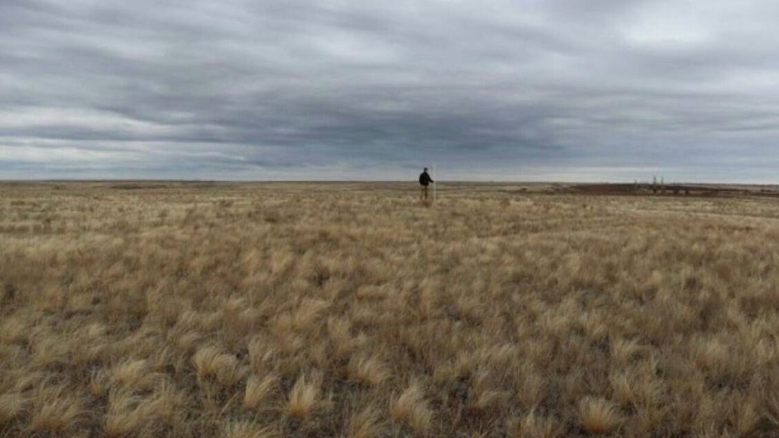 Археологи в Хакасии нашли уникальную каменную плитку