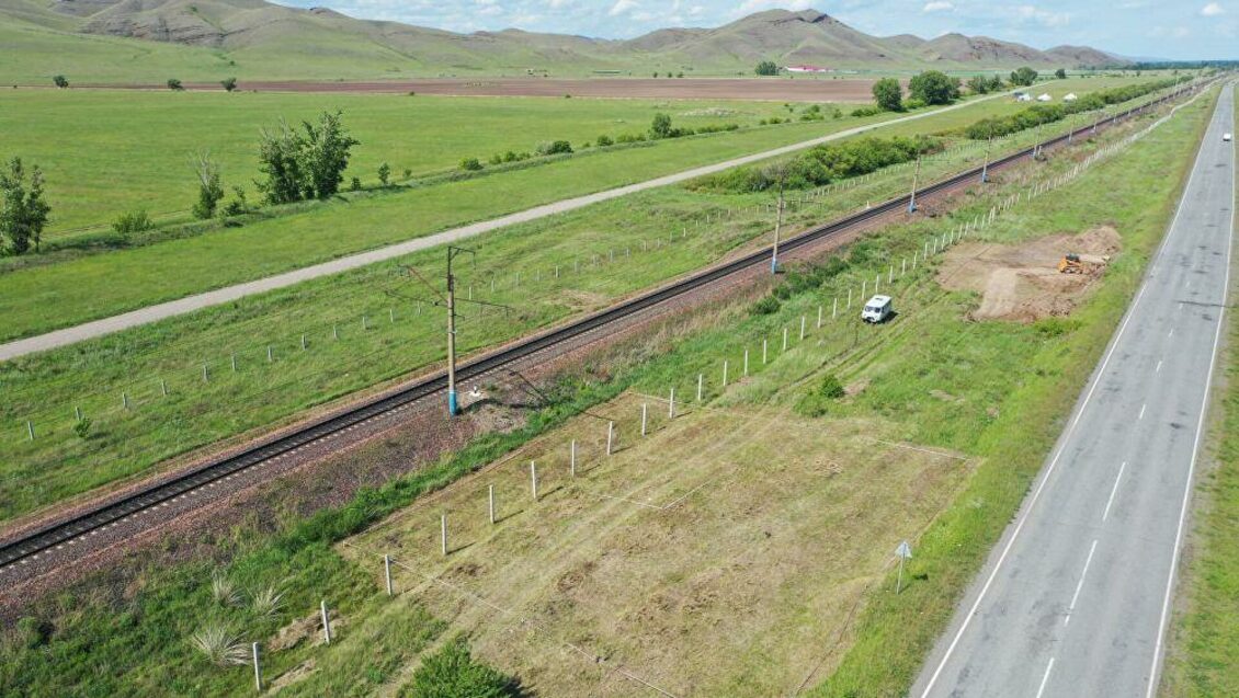 Археологи в Хакасии нашли уникальную каменную плитку