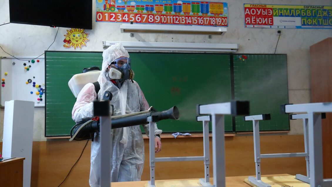 В Москве отменили карантин в классах школ и группах детсадов по COVID-19