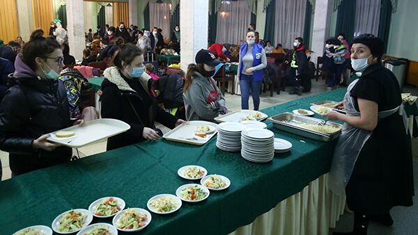 Беженцев из Донбасса готовы принять 44 региона Беженцев из Донбасса готовы принять 44 региона