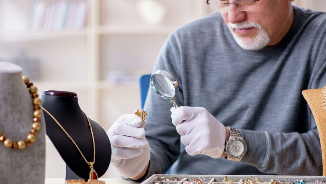 Ювелиры выявили ажиотажный спрос на премиальные украшения в России