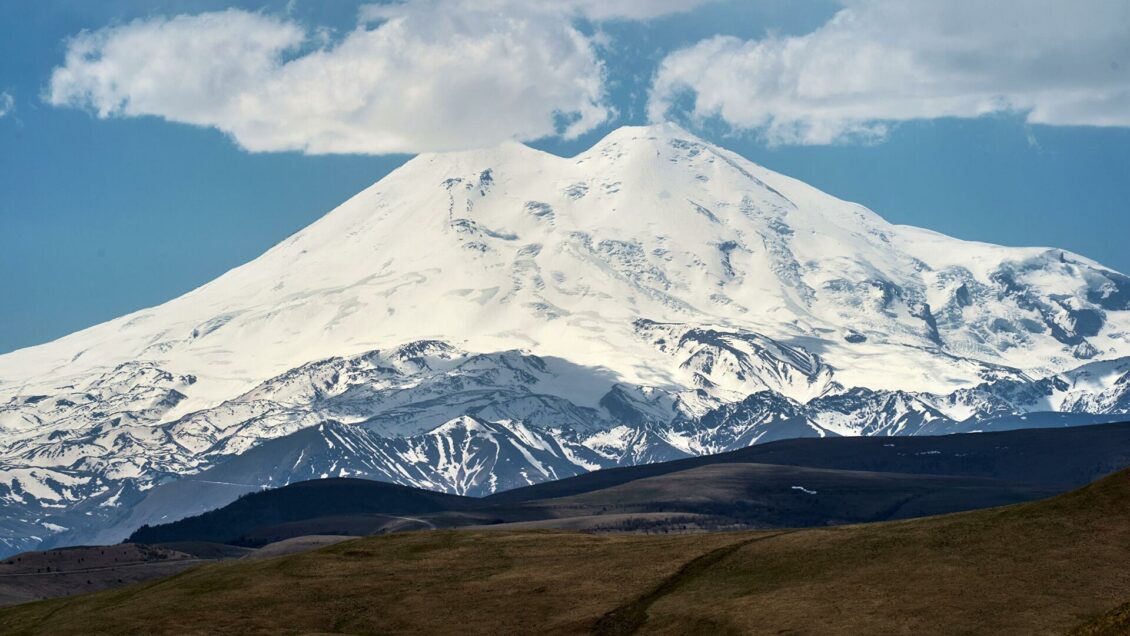 Эльбрус снимает шапку. Чем грозит таяние ледников кавказского стратовулкана