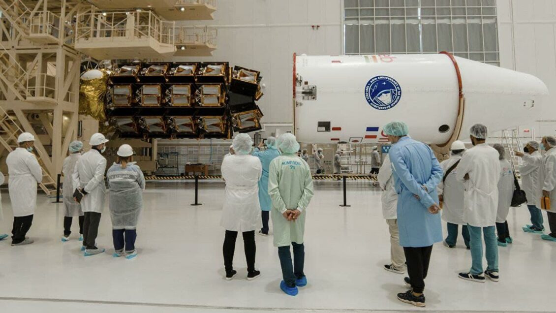 Иностранцы опечатают спутники OneWeb, сообщил источник