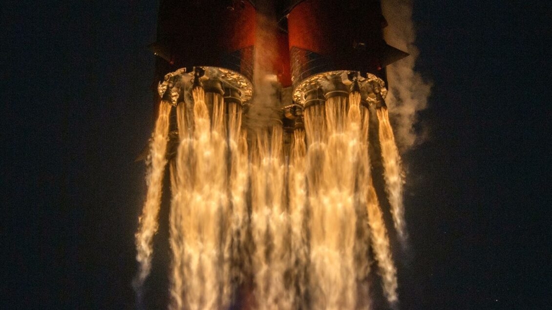 На Байконуре начали демонтаж ракеты со спутниками OneWeb, заявил источник