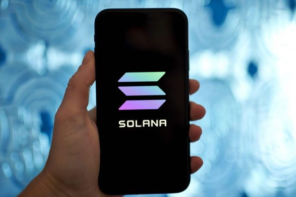 Solana представит свой первый криптовалютный смартфон Solana представит свой первый криптовалютный смартфон
