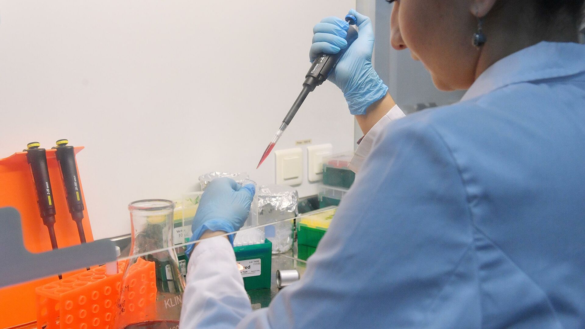 Вакцину "Спутник V" могут поставить в страны Латинской Америки в декабре