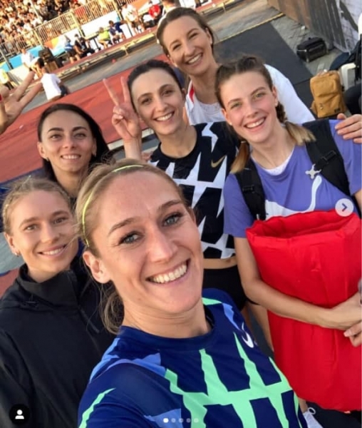 Дружеские объятия: украинскую легкоатлетку Магучих на родине травят за новый снимок с соперницей из России (ФОТО)