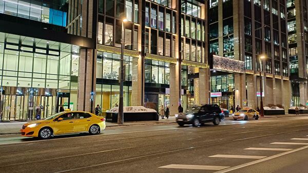 В России представили китайский смартфон-хамелеон Vivo V23