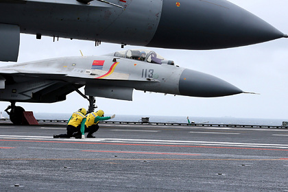 В США китайский J-15&nbsp;назвали превосходящим российский Су-33