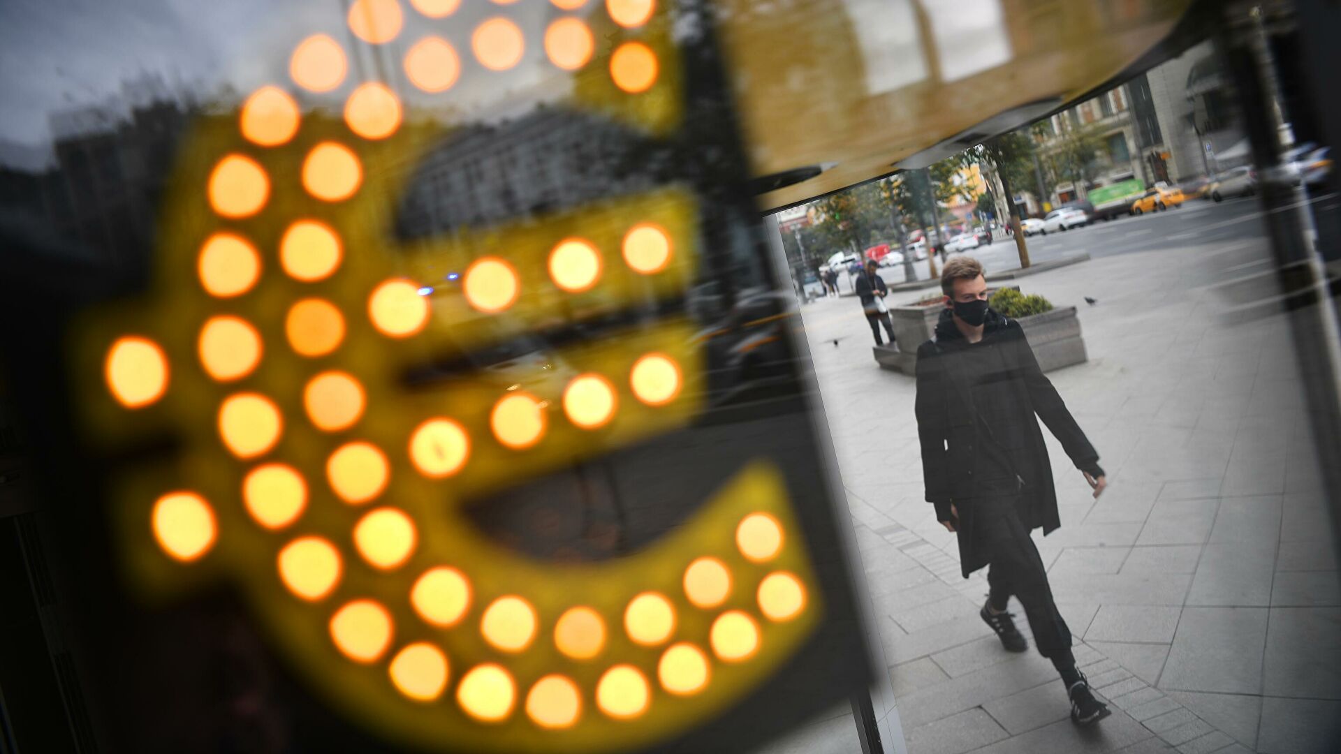 Курс доллара превысил 79 рублей, евро &mdash; 93 рубля