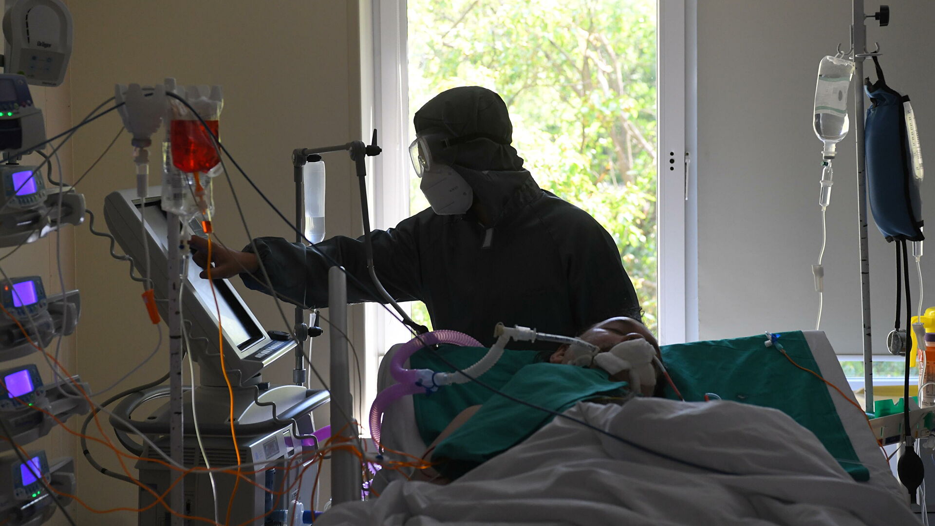 Эксперт назвал действенный способ снизить заболеваемость COVID-19 Эксперт назвал действенный способ снизить заболеваемость COVID-19