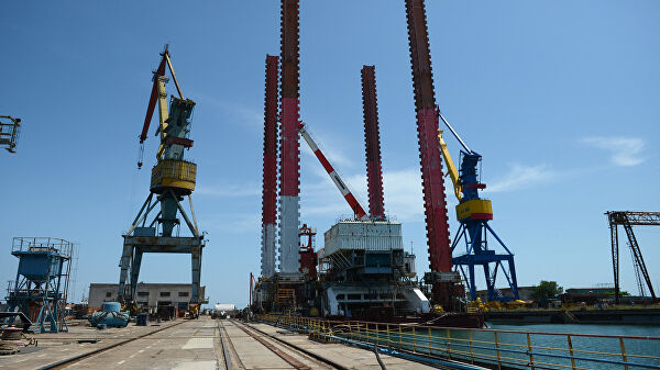 Путин поручил представить предложения по развитию судостроения в Крыму