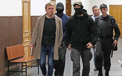 Суд арестовал бывших полицейских по делу Голунова