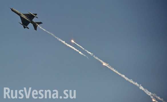 Истребитель F-16 разбился во время репетиции парада (ВИДЕО) Истребитель F-16 разбился во время репетиции парада (ВИДЕО)